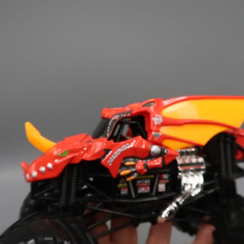 Hot Wheels Monster Jam Bakugan Dragonoid 1:24 Monster Truck